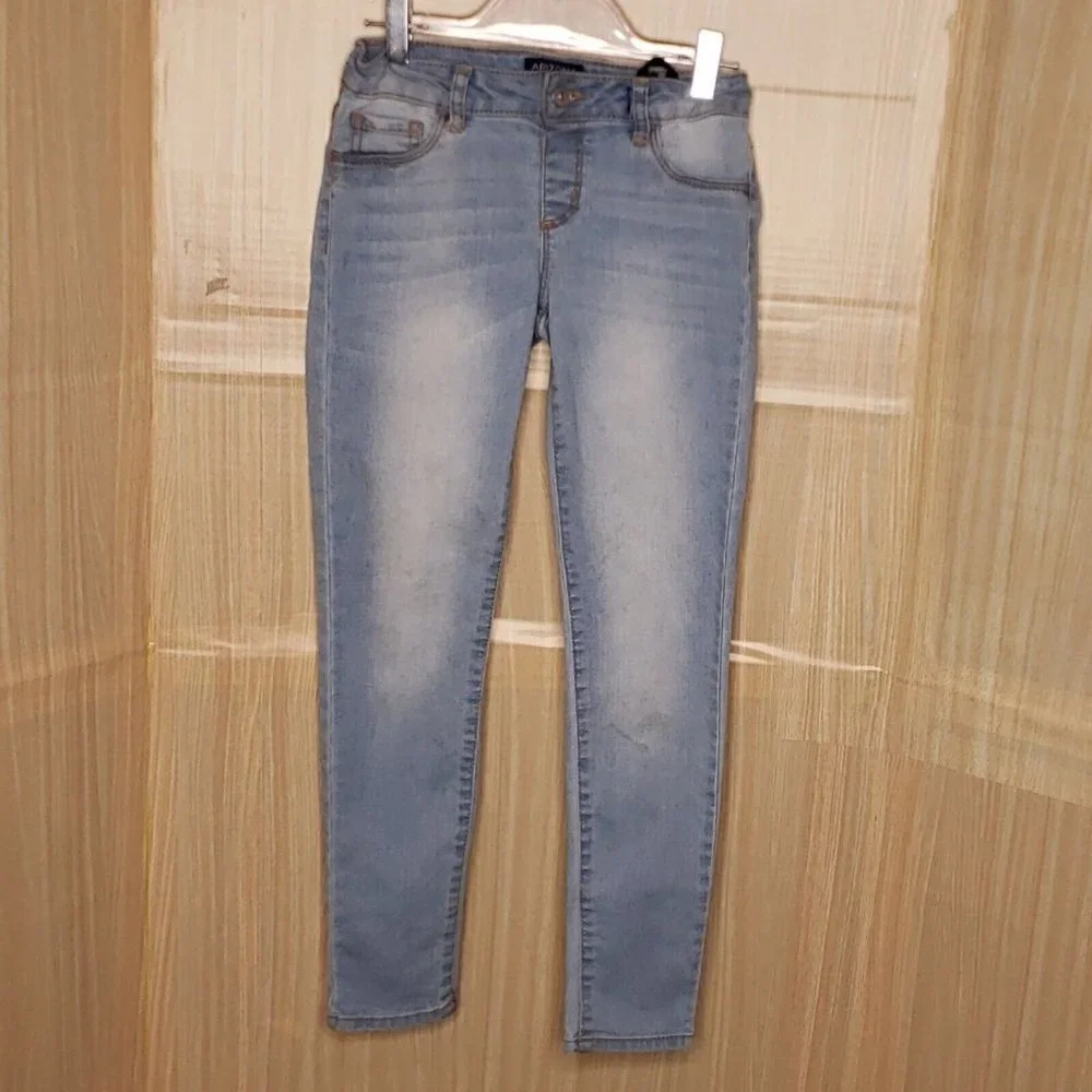 Arizona Girls Light Wash Denim Jegging Adjustable Waist 10